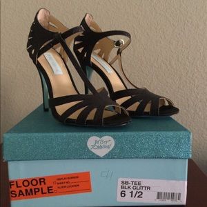 Open toed glitter heel